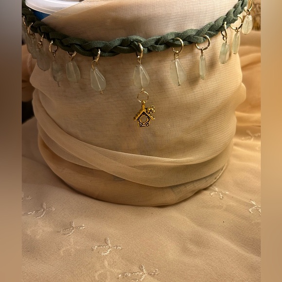 Green Faux Suede choker w/ gold birdhouse - Picture 3 of 8